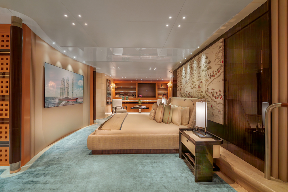 Jumeirah Maltese Falcon_Interior_Bedroom_Full Beam Master Suite_Bed_Side View