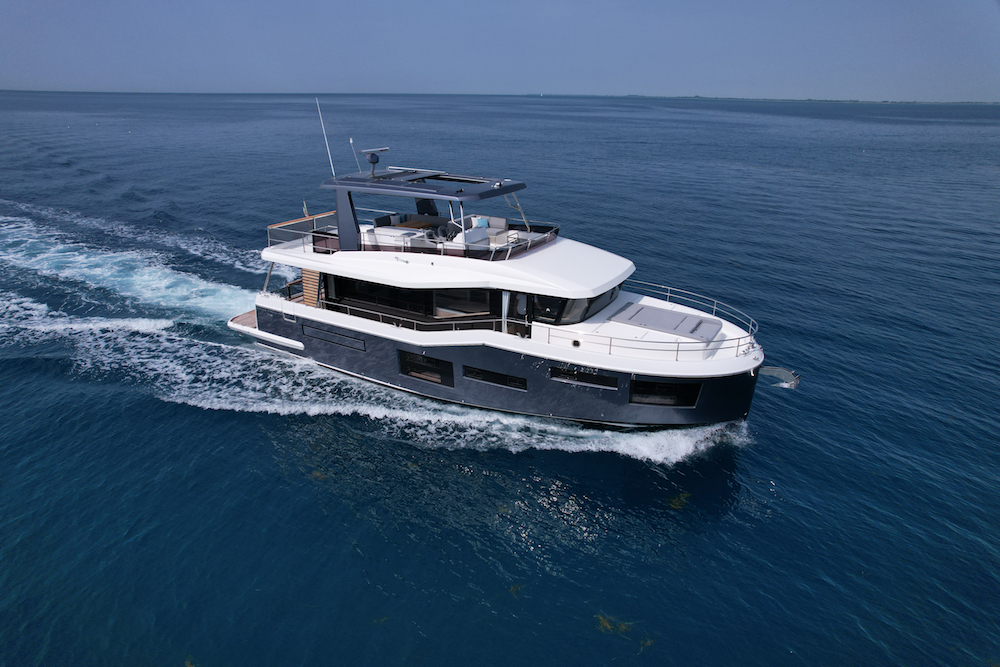 BENETEAU - Grand Trawler 63 - L18,95m et l5,45m – Chantier basé en France
Dernier né de la gamme Trawler, le Grand Trawler 63 reprend les atouts de son prédécesseur tout en intégrant les dernières 
innovations signées Beneteau.